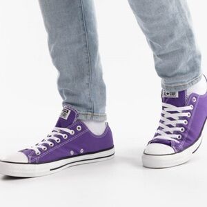 Women’s 10/Men’s size 8 Converse